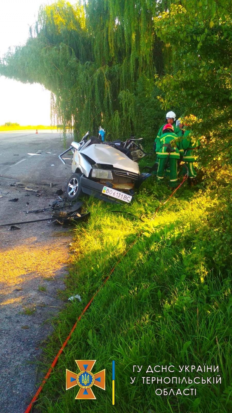 Від автівки - купа металобрухту: на Тернопільщині трапилася смертельна ДТП