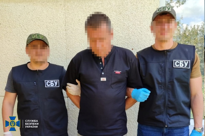 СБУ затримала ділка, який хотів продавати зброю криміналітету у західних областях України