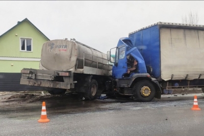 У Тернопільській області молоковоз протаранив вантажівку