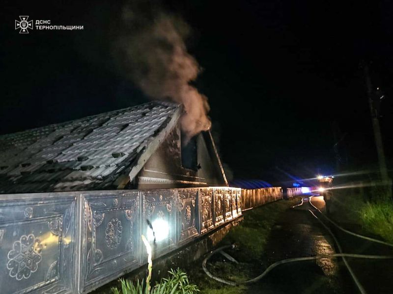 Вночі на Тернопільщині горіла будівля