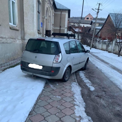 На Тернопільщині люди скаржаться на порушника правил дорожнього руху (фотофакт)