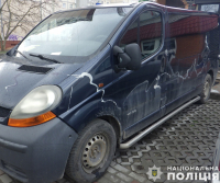 У Тернополі чоловік облив кислотою автомобілі, припарковані у дворах житлових будинків