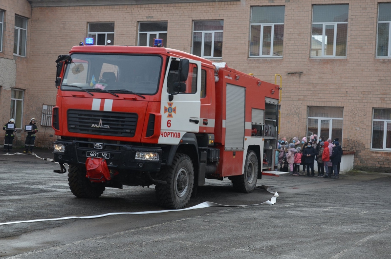 У чортківській школі було повно рятувальників