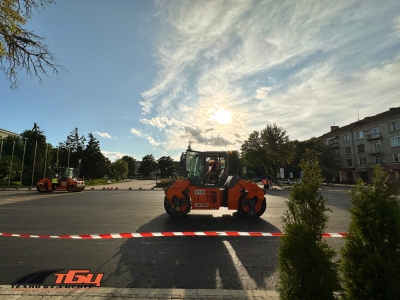 У Тернополі продовжують ремонтувати дорожнє покриття та прибудинкові території