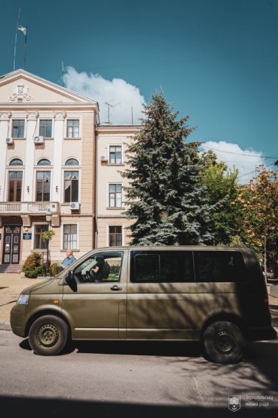 З Тернополя для потреб військовослужбовців ЗСУ передали вантажний мікроавтобус