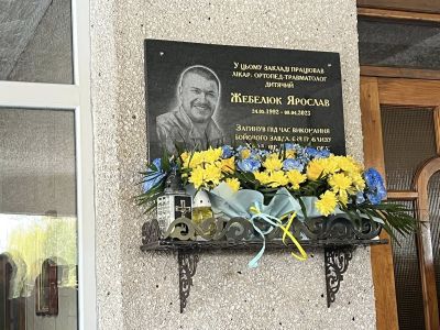 У Тернополі відкрили меморіальну дошку дитячому лікарю, який загинув на війні (фото)
