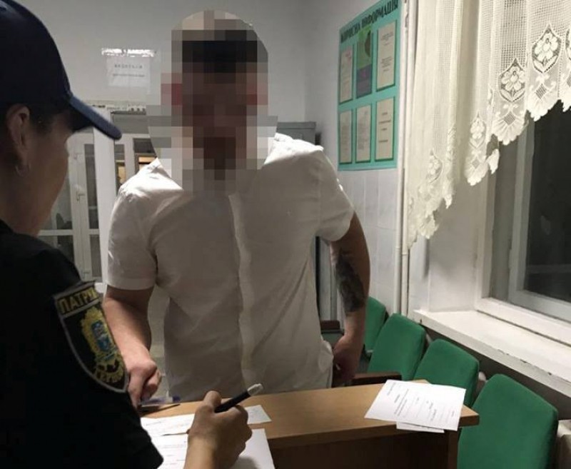 Озброєних нападників, які побили біля нічного клубу у Тернополі 20-річного хлопця, затримали