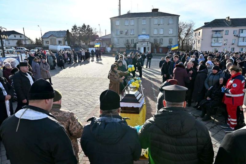 У Лановецькій громаді попрощалися з Андрієм Пасічником, який загинув на війні