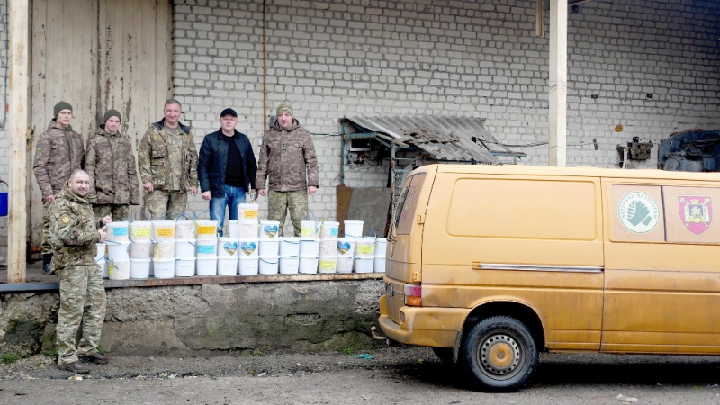 Жителі Збаража відправили захисникам тисячі вареників (фото)