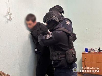Поліцейські ліквідували організовану групу шахраїв з Дніпропетровщини, які виманили в українців понад два мільйони гривень
