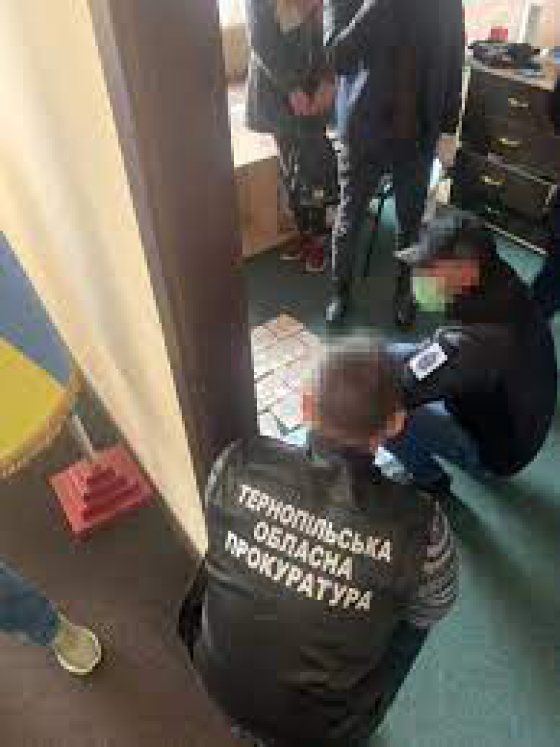 За керівництва Тернопільської обласної прокуратури на хабарі у понад 67 000 гривень спіймали начальника Управління Держпраці