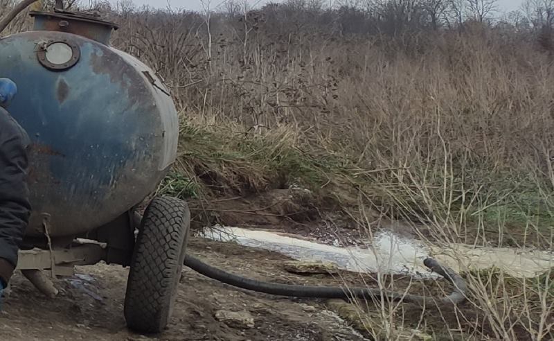 На Тернопільщині відходи м’ясопереробного цеху залишили у недозволених місцях