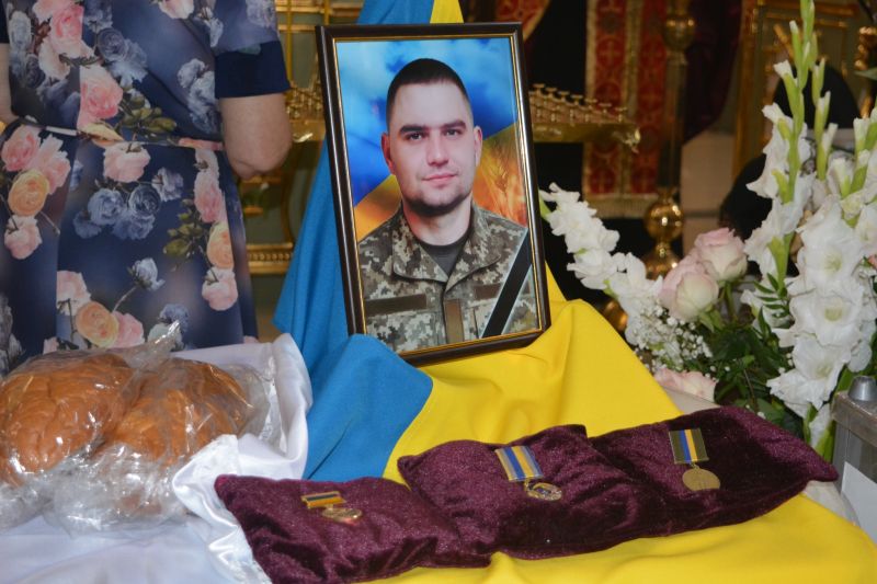 Три роки невідомості: на Тернопільщині попрощалися з полеглим Героєм Олексієм Карповим
