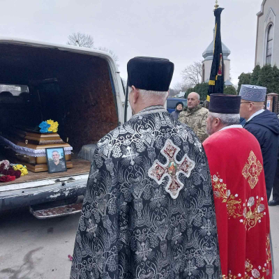 Жителі громади на Тернопільщині попрощалися з полеглим воїном Дмитром Сагайдаком