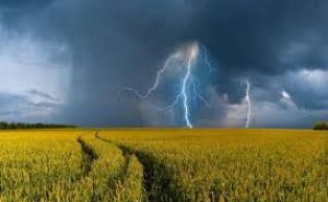 Сильну грозу та град прогнозують завтра на Тернопільщині