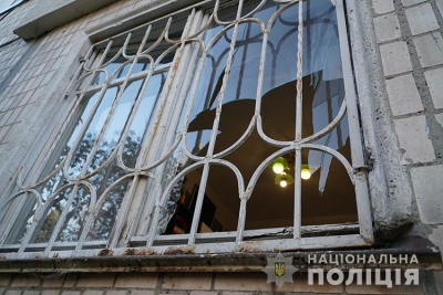 У Тернополі на підвіконні одного із будинків спрацювала вибухівка. Постраждала жінка