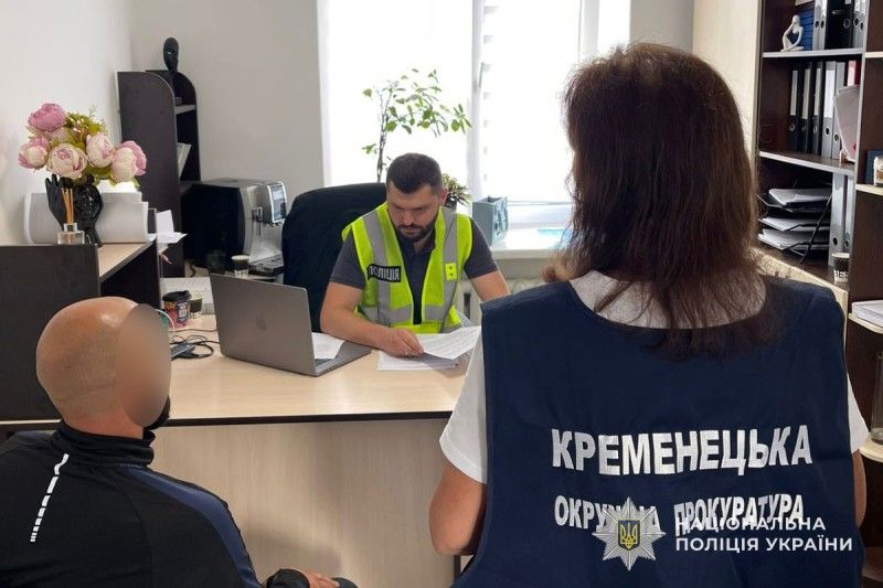 Трьох жителів Рівненщини підозрюють у незаконній порубці дерев на Тернопільщині