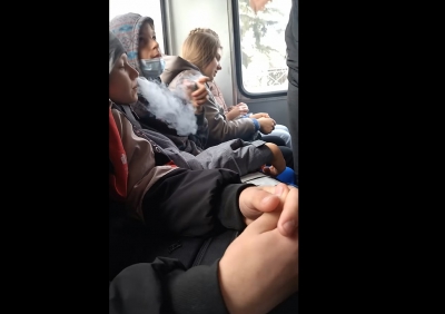 На Тернопільщині школярі курили у маршрутці (відео)
