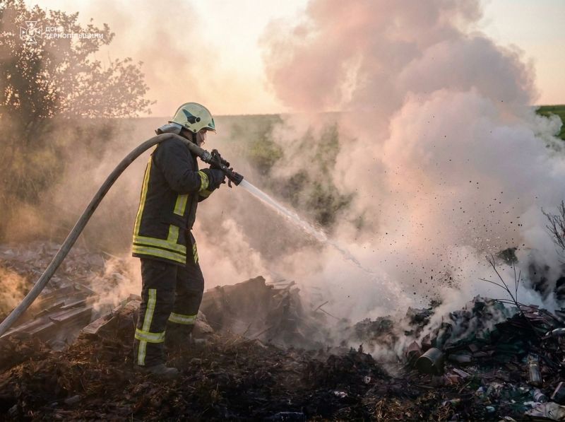 П'ять пожеж за добу: на Тернопільщині вогнеборці не дали згоріти 50 гектарам посівів