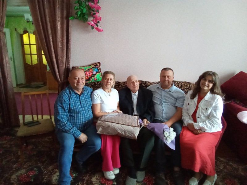 90 років життєвої мудрості: у Шумську ювілей відзначає поважний довгожитель Олесь Петровський