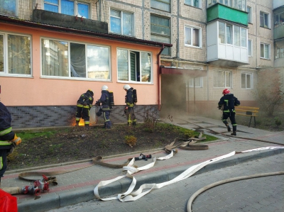 Пожежа у тернопільській багатоповерхівці: рятувальники евакуювали двадцятьох мешканців