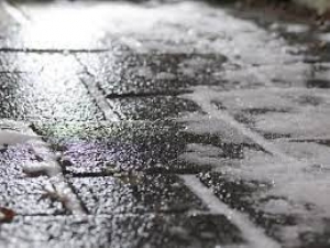 Мокрий сніг та ожеледицю прогнозують завтра на Тернопільщині