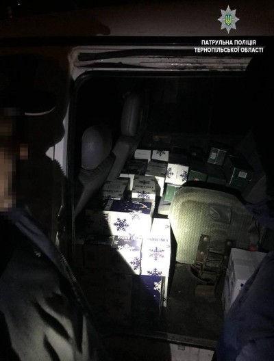 У Тернополі затримали водія, який перевозив чимало фальсифікату