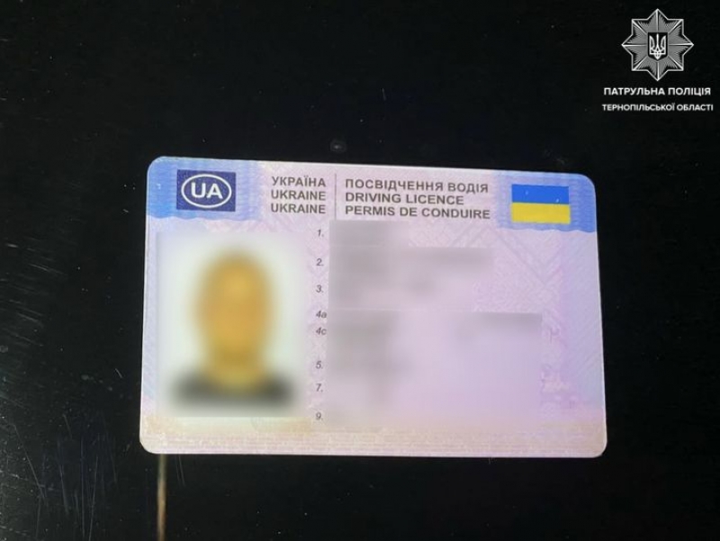 Тернопільські патрульні виявили водія з підробленими документами