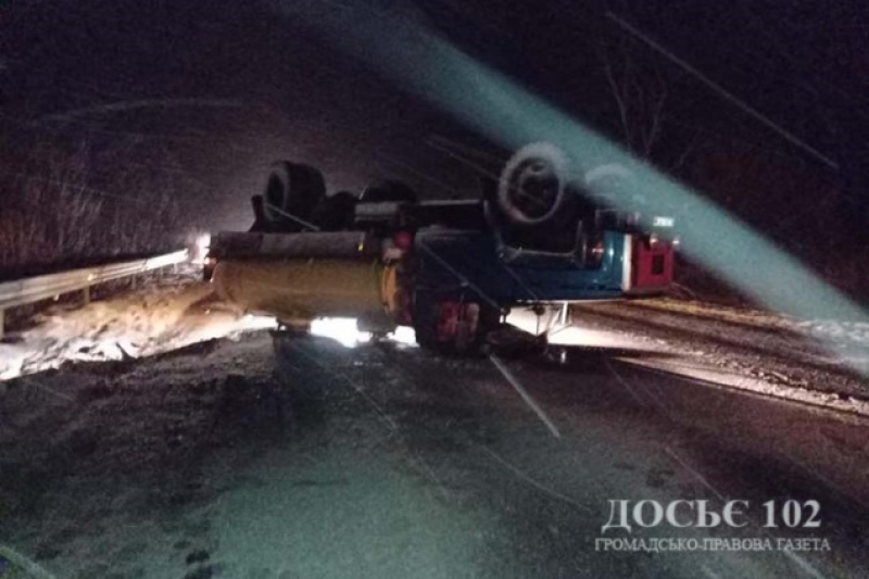 На Тернопільщині іномарка врізалася у молоковоз