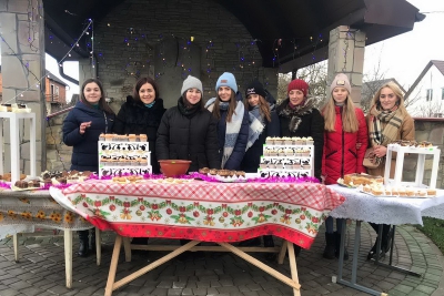 «Дoпoмoжи святoму Микoлаю»: у селі на Тернопільщині провели благодійний ярмарок