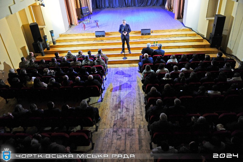 У Чорткові Богдан Томенчук презентував збірку віршів «Вишийте, мамо, бронежилет»