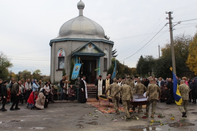 Громада на Тернопільщині зустріла полеглого захисника