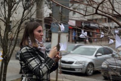 В пам&#039;ять про Героїв у Тернополі розвішали кілька сотень паперових янголят (фоторепортаж)