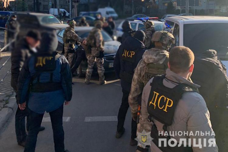 Групу злочинців, які нападали на валютників у Тернополі, взяли під варту