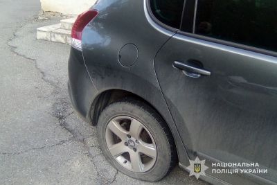 Розшукали жінку, яка пошкодила колеса автомобілів у Тернополі