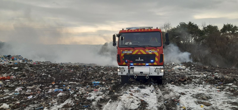 На Тернопільщині горіло сміттєзвалище