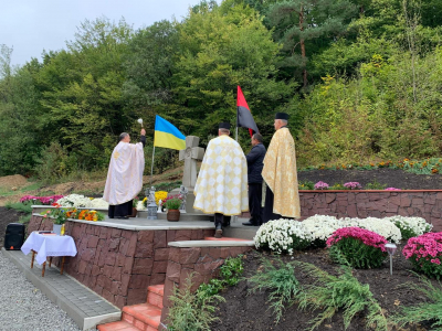 У громаді на Тернопільщині освятили пам’ятний хрест на честь полеглих захисників України