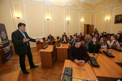 Лідер ВО «Свобода» Олег Тягнибок привітав тернопільську молодь із завершенням Академії політичної альтернативи (фоторепортаж)