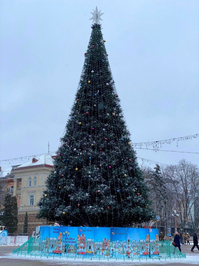 Головну новорічну ялинку Тернополя &quot;запалять&quot; вже завтра