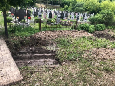 Після дощу на Тернопільщині затопило кладовище (фото)