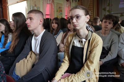 У Тернополі поліцейські знайомили учнів із навчальними закладами безпекового спрямування