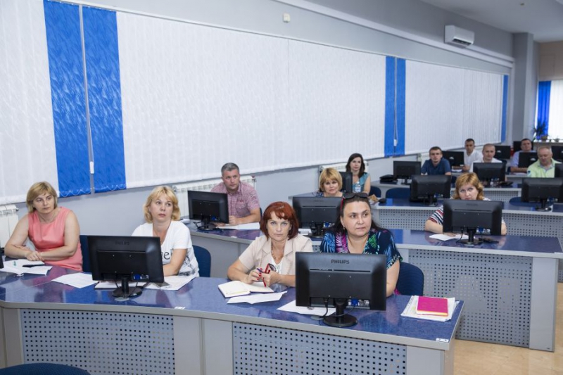 ТНЕУ гостинно пpийняв у своїх стінах пpедставників обласних центpів Укpаїни та її столиці