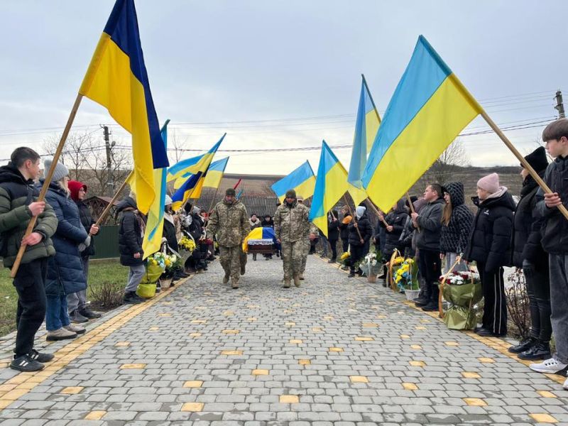У громаді на Тернопільщині поховали військовослужбовця Петра Ковальського