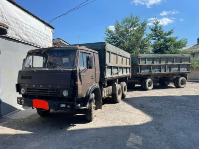 Аграрії Зборівщини передали для захисників два вантажні авто