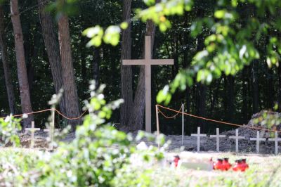 На Тернопільщині перепоховали останки жертв Другої світової війни, віднайдені в селі Пужники