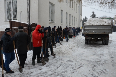 У місті на Тернопільщині запустили челендж з прибирання снігу