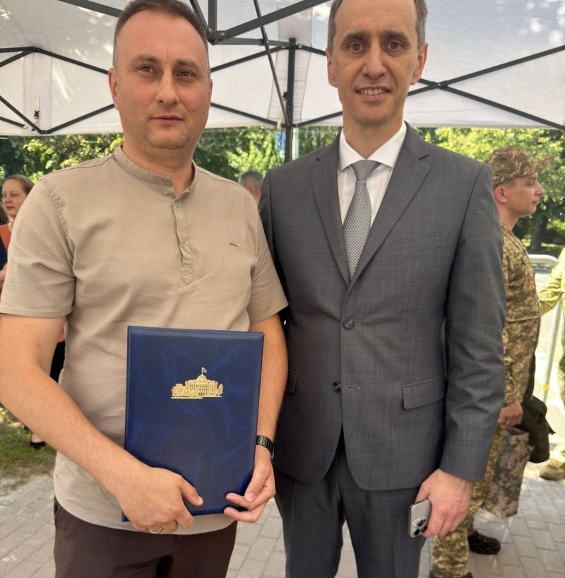 Лікар зі Зборова, який рятував життя на фронті, отримав подяку від ВРУ  