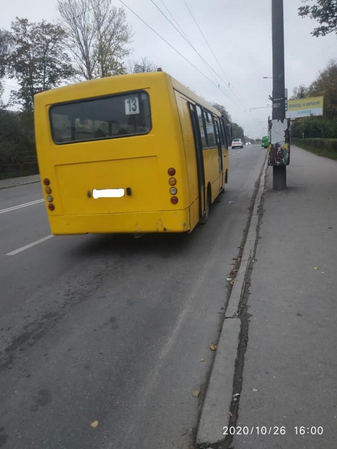 «Курить в салоні та кричить матом»: тернополяни скаржаться на водія одної з місцевих маршруток