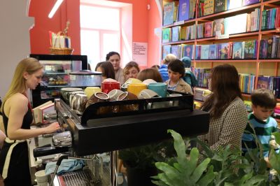 У Копичинецькій громаді відкрили сучасну книгарню-кав’ярню