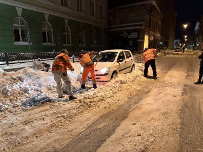 У Тернополі в ніч на 13 січня проводитимуть вивезення снігу: водіїв просять прибрати авто